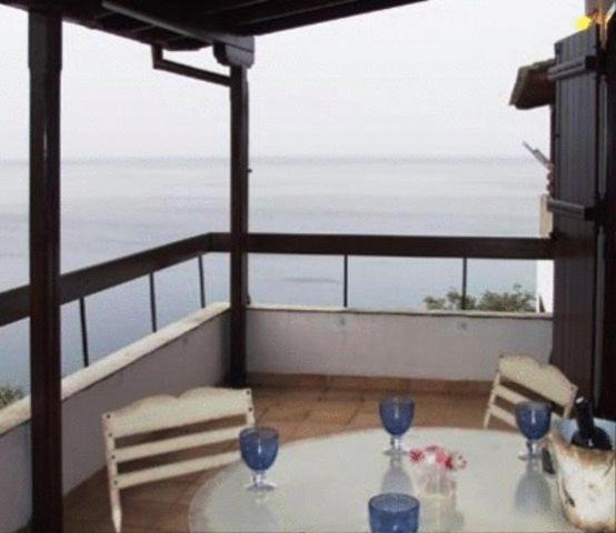 Sea Front Apartment Milina Exterior photo
