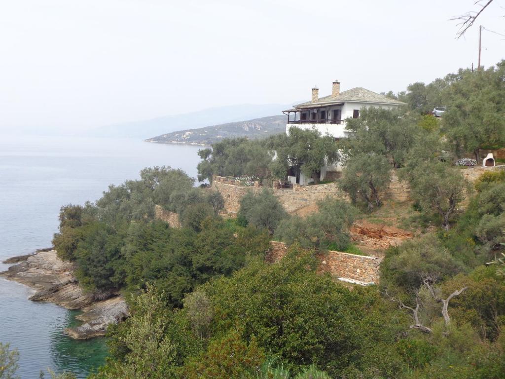 Sea Front Apartment Milina Exterior photo